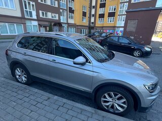 2018 Volkswagen Tiguan II, серебристый, 2899999 рублей, вид 3