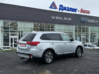 2019 Mitsubishi Outlander III Рестайлинг 3, серебристый, 1978000 рублей, вид 5