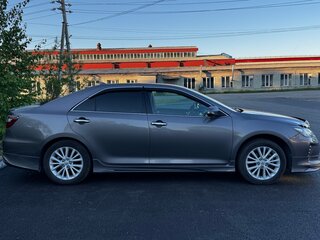 2015 Toyota Camry VII (XV50) Рестайлинг, серый, 2150000 рублей, вид 3