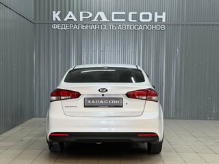 2017 Kia Cerato III Рестайлинг (Classic), белый, 904000 рублей, вид 4
