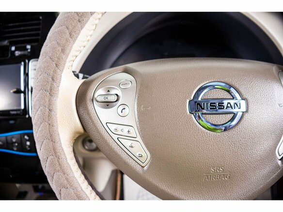 2015 Nissan Leaf 30kWh I (ZE0/AZE0), оранжевый - вид 15