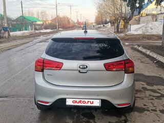 2017 Kia Rio III Рестайлинг, серебристый, 1050000 рублей, вид 5