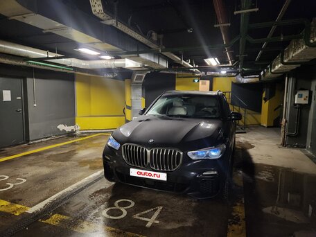 2020 BMW X5 45e IV (G05/G18), чёрный, 6600000 рублей, вид 2