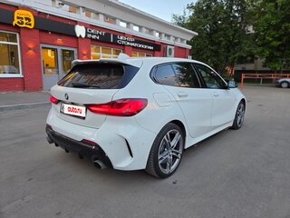 2019 BMW 1 серии M135i xDrive III (F40), белый, 2850000 рублей, вид 4