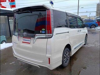 2018 Toyota Esquire I Рестайлинг, белый, 1990000 рублей, вид 5