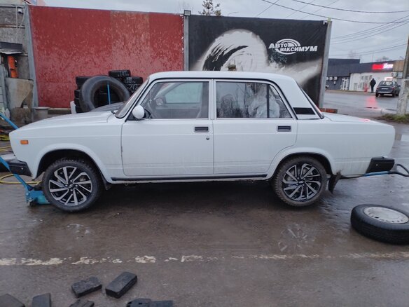 2007 Lada (ВАЗ) 21053-20, белый, 350000 рублей - вид 9
