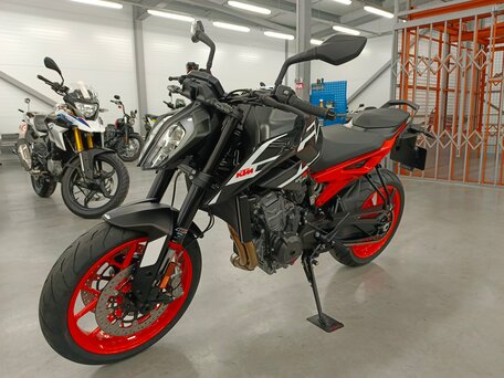 2023 KTM 890 Duke GP, чёрный, 910000 рублей, вид 5
