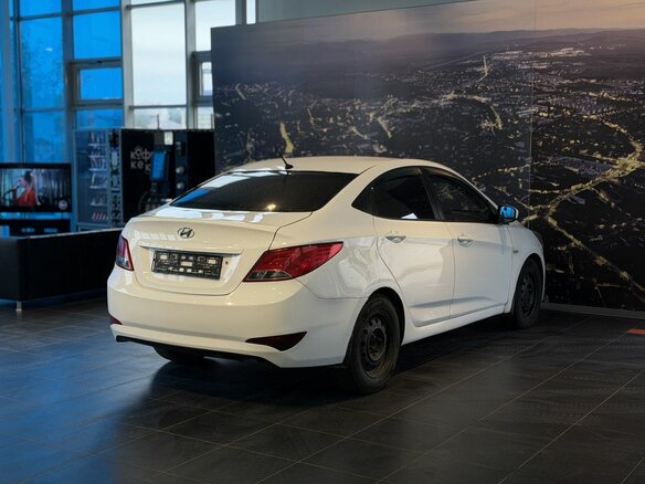 2015 Hyundai Solaris I Рестайлинг, белый, 650000 рублей - вид 5