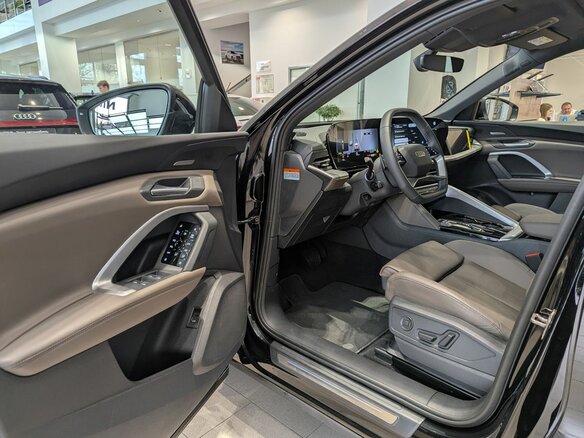 2026 Audi Q5 40 TDI III (GU), чёрный, 8990000 рублей - вид 10