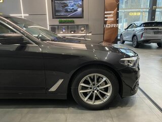 2019 BMW 5 серии 520i VII (G30/G31/G38), серый, 3099000 рублей, вид 5