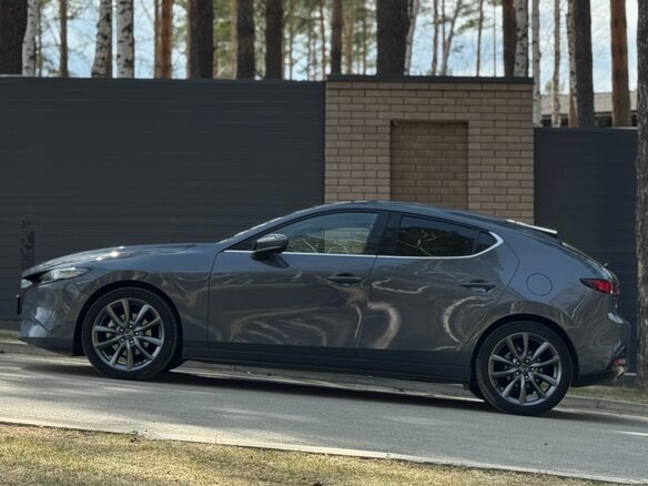 2019 Mazda 3 IV (BP), серый, 1650000 рублей - вид 3