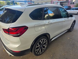 2021 BMW X1 20i xDrive II (F48) Рестайлинг, белый, 3370000 рублей, вид 5