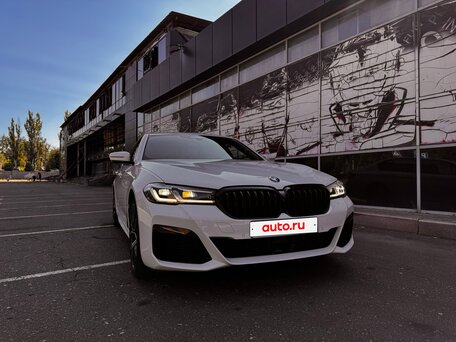 2021 BMW 5 серии 530i xDrive VII (G30/G31/G38) Рестайлинг, белый, 5470000 рублей, вид 2