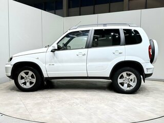 2018 Chevrolet Niva I Рестайлинг, белый, 735000 рублей, вид 2
