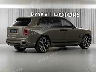 2025 Rolls-Royce Cullinan Black Badge I Рестайлинг (Series II), серый, 64500000 рублей, вид 5