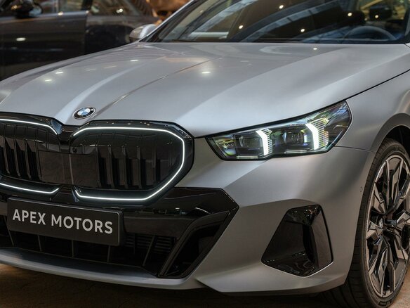 2026 BMW 5 серии 540d xDrive VIII (G60/G61/G68), серый, 14190000 рублей - вид 28