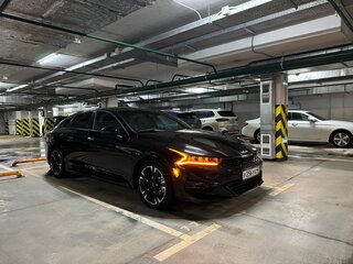 2021 Kia K5 III, чёрный, 2435000 рублей, вид 1