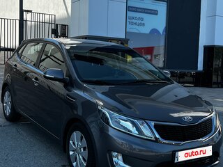 2014 Kia Rio 6-speed III, серебристый, 1350000 рублей, вид 3