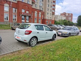 2017 Renault Sandero II, белый, 750000 рублей, вид 3