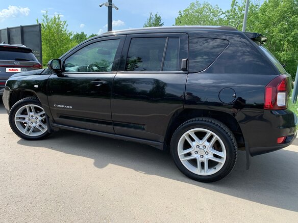 2013 Jeep Compass I Рестайлинг 2, чёрный, 1600000 рублей - вид 4