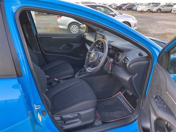 2022 Toyota Yaris IV, синий, 1030000 рублей - вид 15