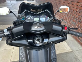 2014 Yamaha TMAX, серебристый, 680000 рублей, вид 4