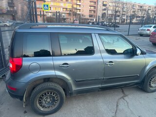 2015 Skoda Yeti I Рестайлинг, серый, 1900000 рублей, вид 4