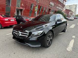 2019 Mercedes-Benz E-Класс 220 d V (W213, S213, C238), чёрный, 3540000 рублей, вид 1