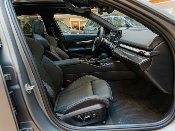 2026 BMW 5 серии 540d xDrive VIII (G60/G61/G68), серый, 14190000 рублей - вид 22