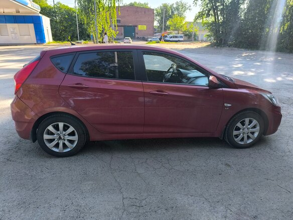 2013 Hyundai Solaris I, красный, 780000 рублей - вид 6