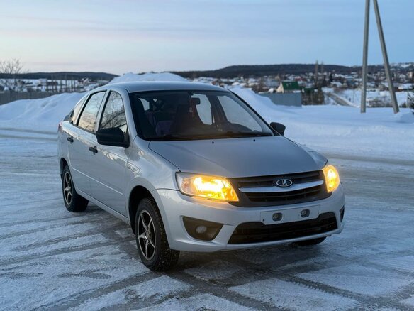 2015 Lada (ВАЗ) Granta I, серебристый, 310000 рублей - вид 2