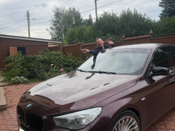 2010 BMW 5 серии Gran Turismo 535i VI (F10/F11/F07), пурпурный, 1600000 рублей - вид 3