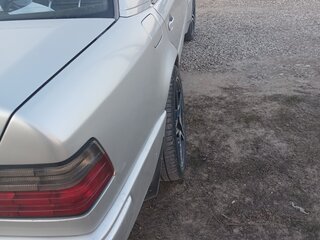 1990 Mercedes-Benz W124 230, серебристый, 500000 рублей, вид 3