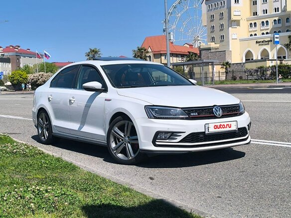 2017 Volkswagen Jetta GLI VI Рестайлинг, белый, 1750000 рублей