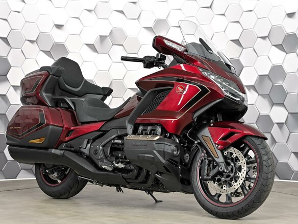 2025 Honda GL 1800 Gold Wing, красный, 3399000 рублей