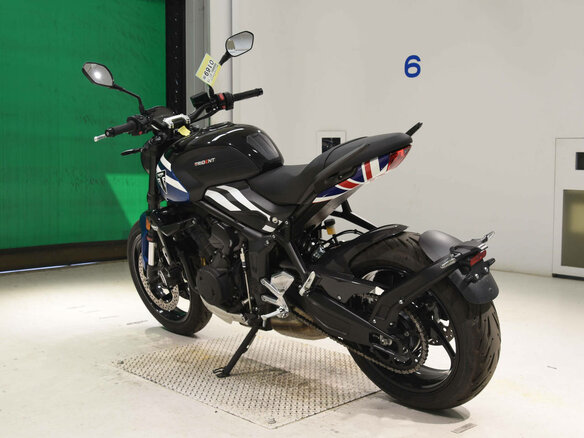 2024 Triumph Trident 660, чёрный, 967200 рублей - вид 4
