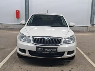 2011 Skoda Octavia II (A5) Рестайлинг, белый, 655000 рублей, вид 2
