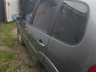 2011 Chevrolet Niva I Рестайлинг, серый, 350000 рублей, вид 5
