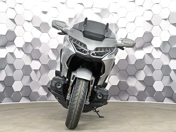2025 Honda GL 1800 Gold Wing, серебристый, 3649000 рублей - вид 4