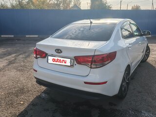 2016 Kia Rio III Рестайлинг, белый, 700000 рублей, вид 4