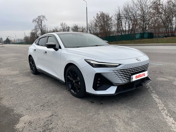 2023 Changan UNI-V I, белый, 2400000 рублей - вид 2