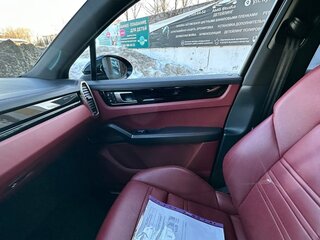2021 Porsche Cayenne III, чёрный, 9500000 рублей, вид 4