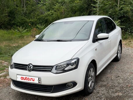 2013 Volkswagen Polo V, белый, вид 1