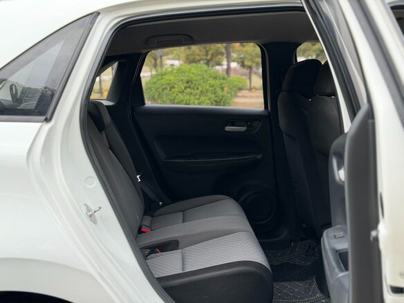 2023 Honda Fit Crosstar IV Рестайлинг, белый, 1080000 рублей - вид 15