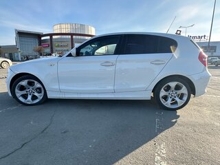 2010 BMW 1 серии 118i I (E81/E82/E87/E88) Рестайлинг, белый, 850000 рублей, вид 4