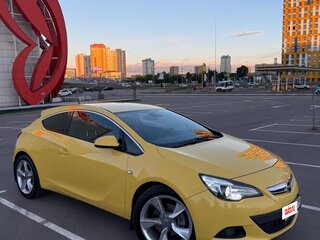 2012 Opel Astra GTC J Рестайлинг, жёлтый, 899999 рублей, вид 1