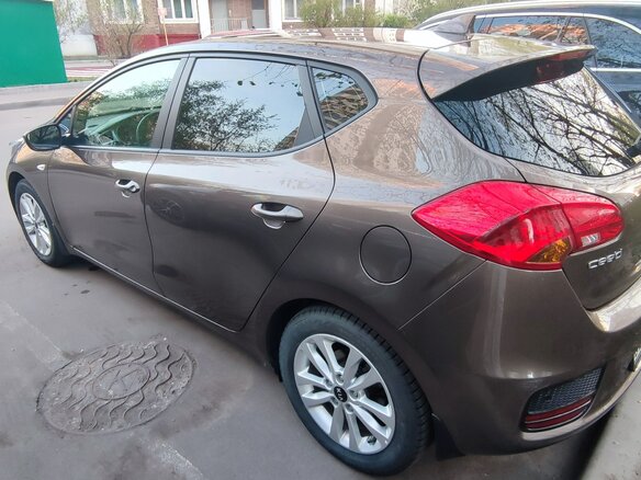 2017 Kia Ceed II Рестайлинг, коричневый, 1350000 рублей - вид 2