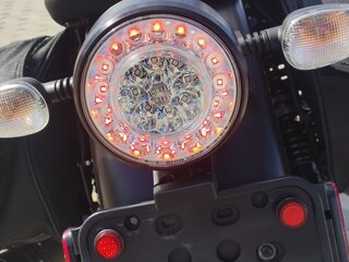 2021 Moto Guzzi V 7 III, оранжевый, 690000 рублей, вид 3