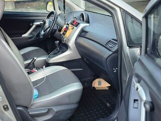 2011 Toyota Verso I, серый, 1150000 рублей, вид 5