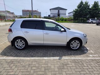 2010 Volkswagen Golf VI, серебристый, 800000 рублей, вид 3